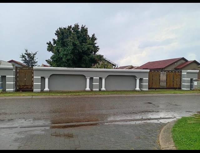 3 BEDROOM HOUSE FOR SALE IN CRYSTAL PARK